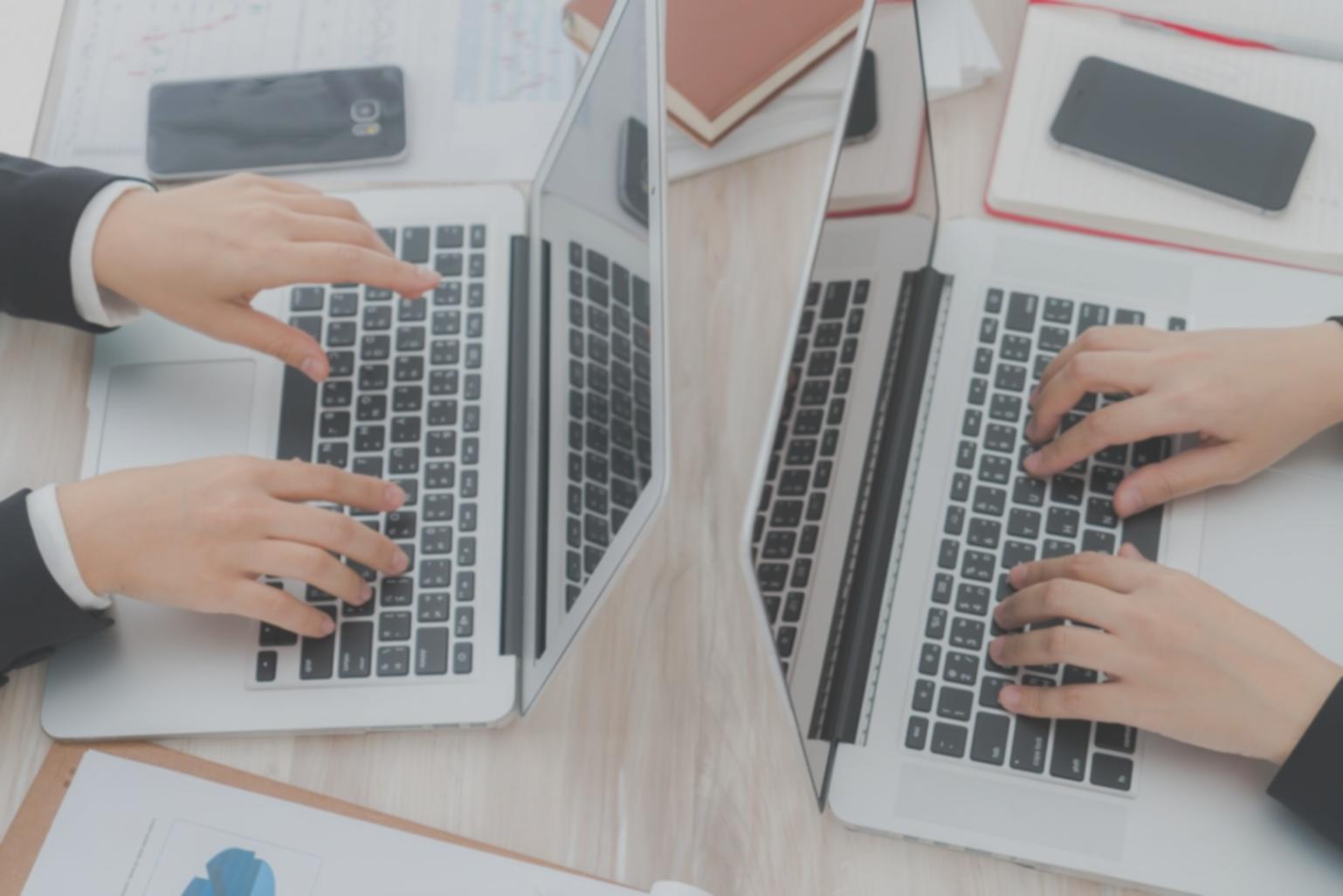 Moderne Lernumgebung mit interaktiven Finanzanalyse-Tools